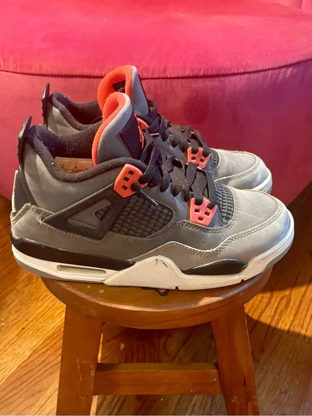 Air Jordan 4 Retro Gray Black with Red Accent Sneaker 5Y with box